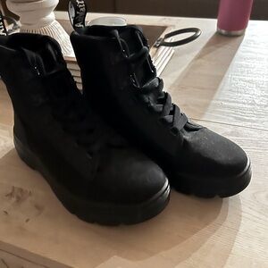 Dr Martens boots like new worn once